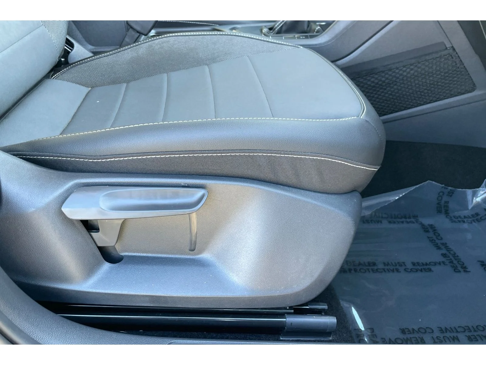 Used 2023 Dusk Blue Metallic Volkswagen SE image 21