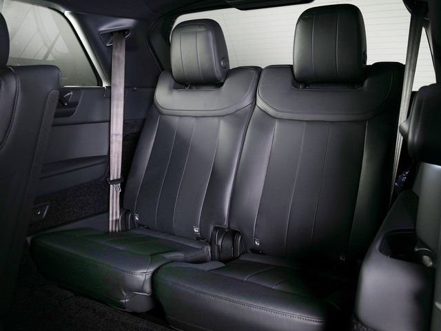 New 2026 Santorini Black Land Rover P530 SE 7 SEAT image 23
