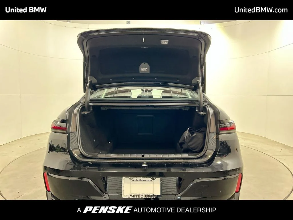 2025 BMW 7 Series 750e - Photo 22