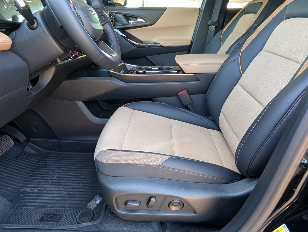 New 2027 Mosaic Black Metallic Chevrolet ACTIV image 9