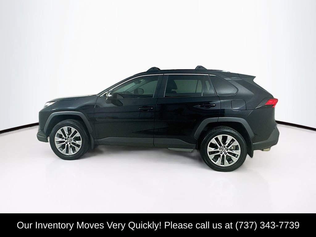 Used 2022 Midnight Black Metallic Toyota XLE Premium image 4