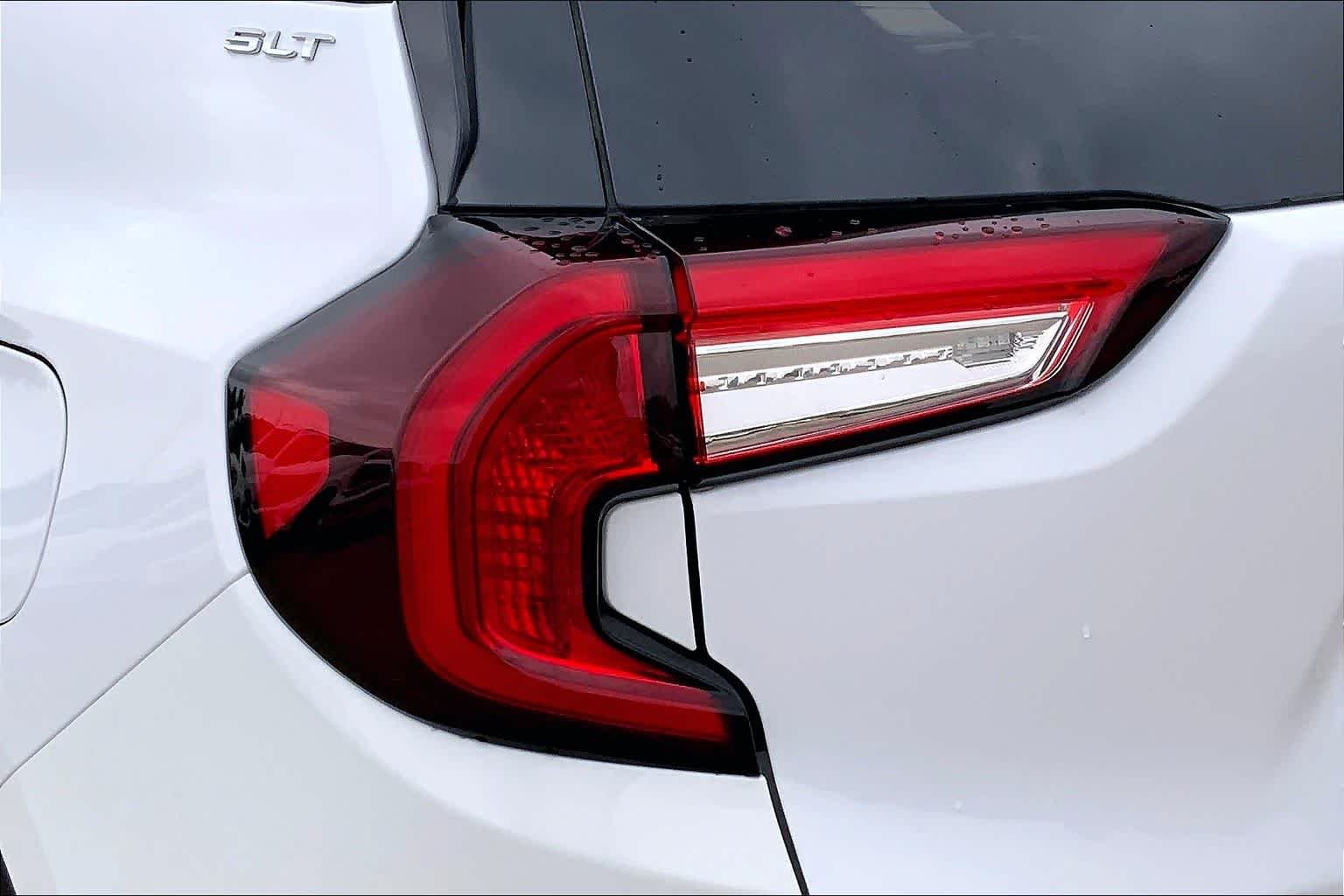 Used 2022 Summit White GMC SLT image 29