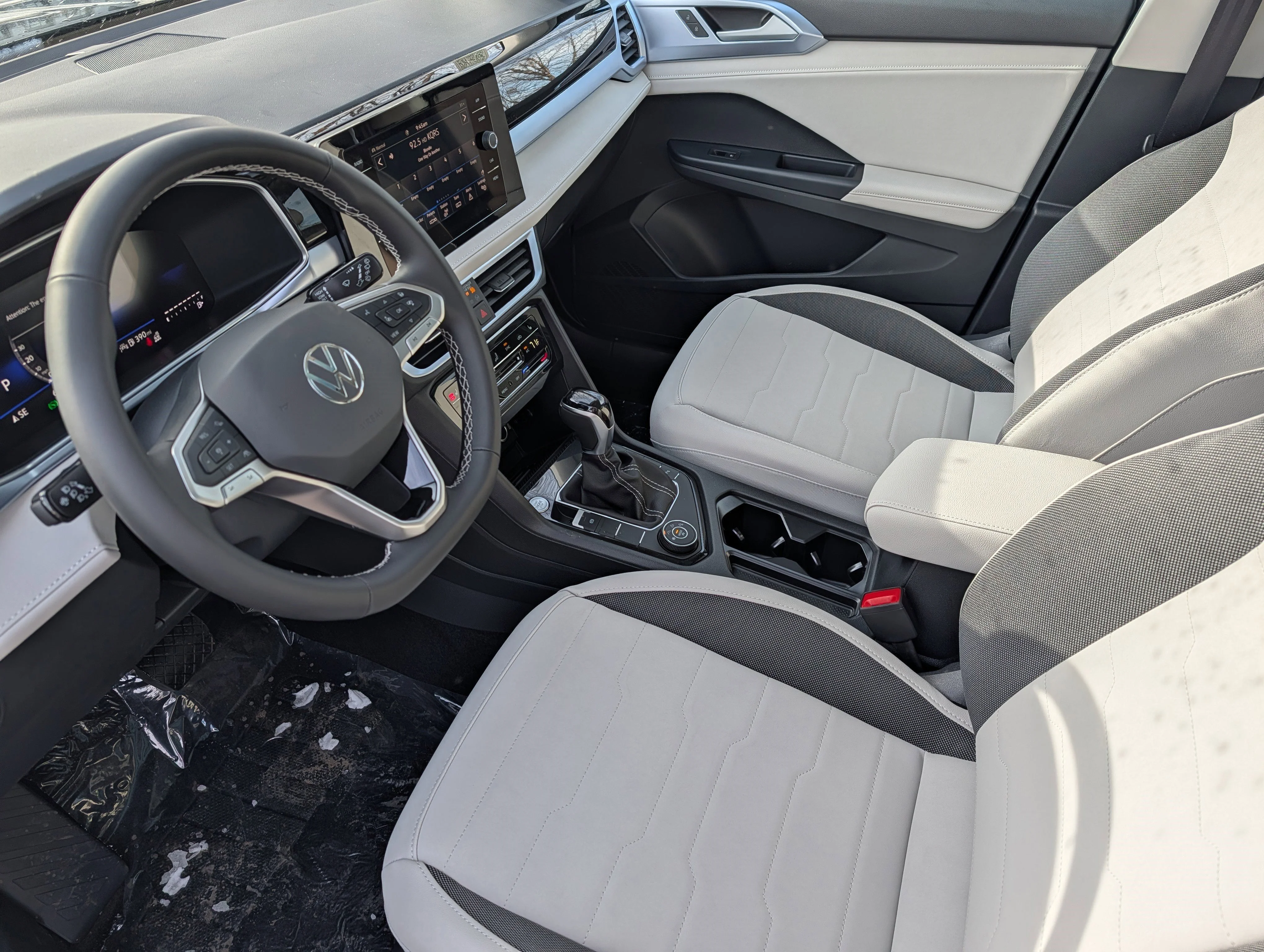 New 2026 Deep Black Pearl Volkswagen SE image 7