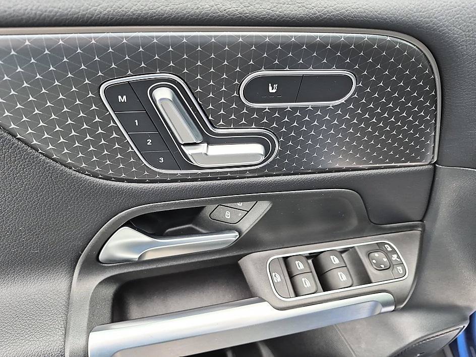 Used 2024 Blue Mercedes-Benz GLB 250 image 13