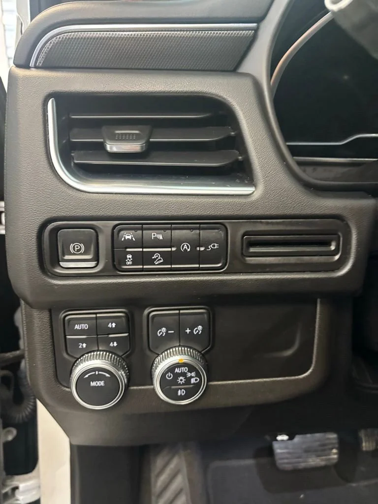 2022 GMC Yukon AT4 - Photo 14