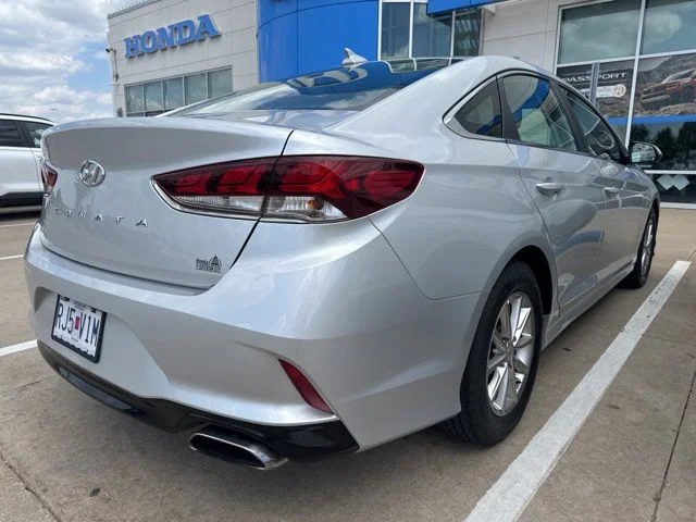 Used 2019 Silver Hyundai SE image 5