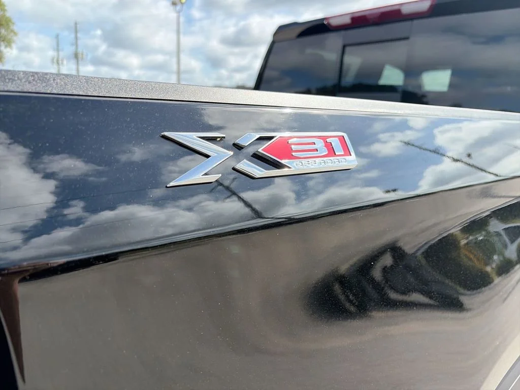 New 2026 Onyx Black GMC Elevation image 42
