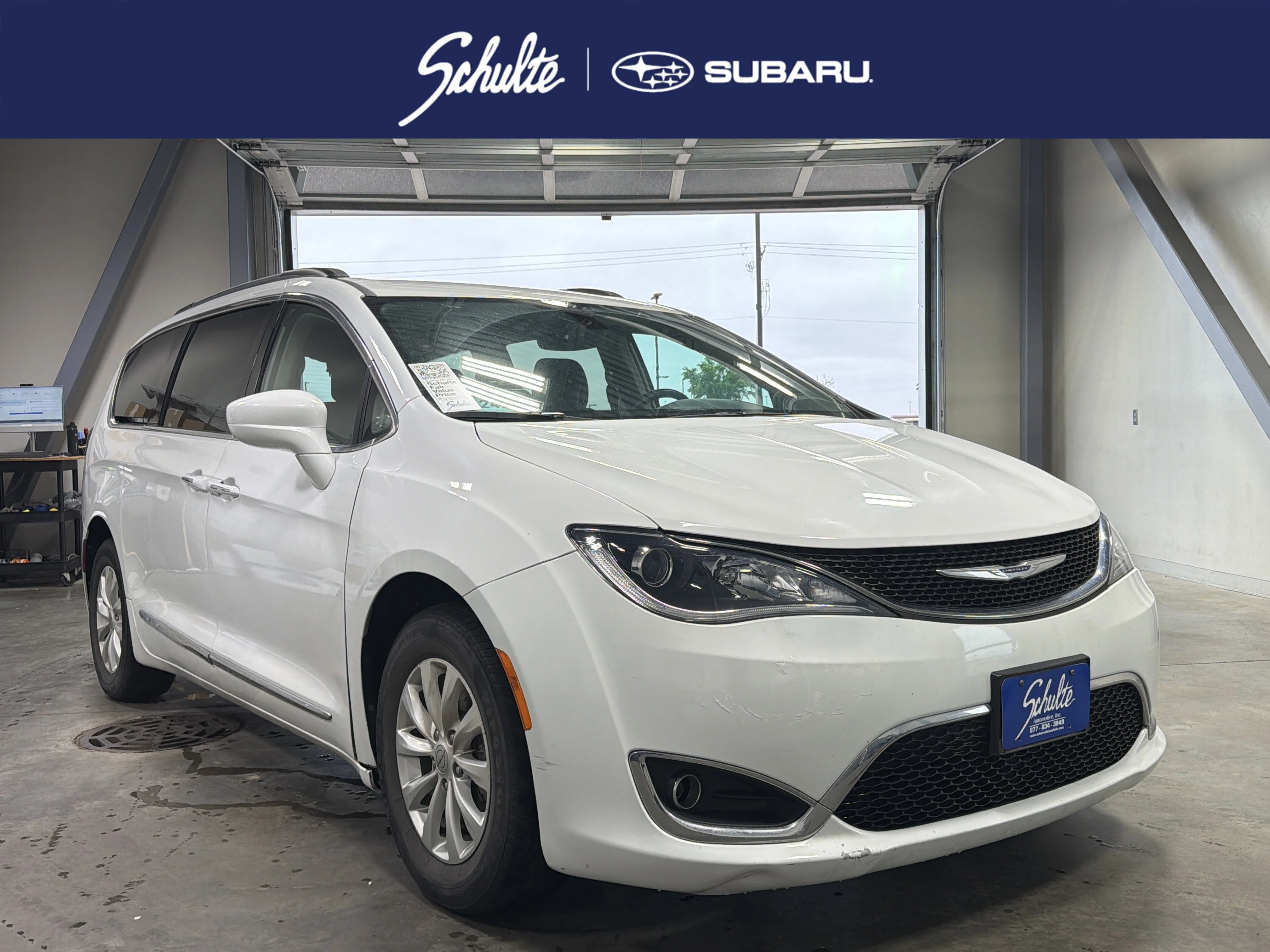 2017 Chrysler Pacifica Touring-L's photo