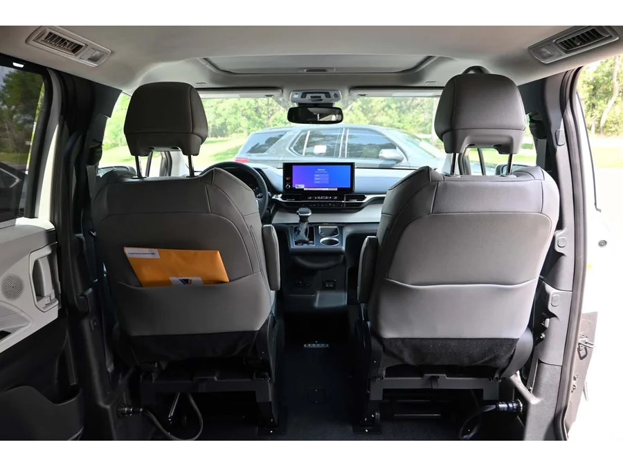 New 2025 WHITE Toyota XLE Mobility Handicap Van image 19