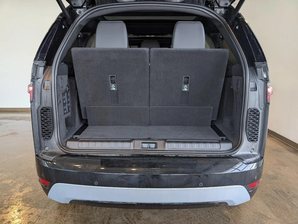 New 2026 Santorini Black Land Rover  image 5