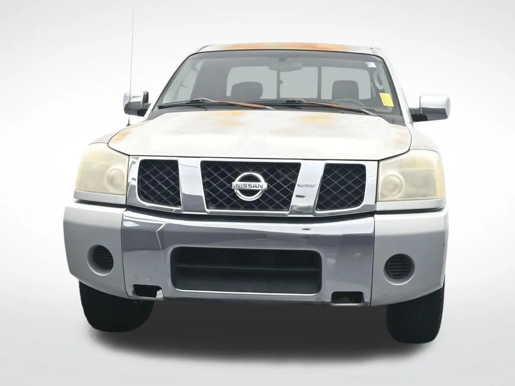 Used 2005 Silver Nissan SE image 2