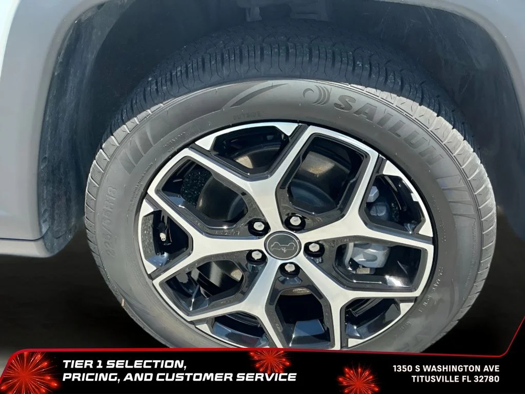 Used 2025 Silver Jeep Limited image 32