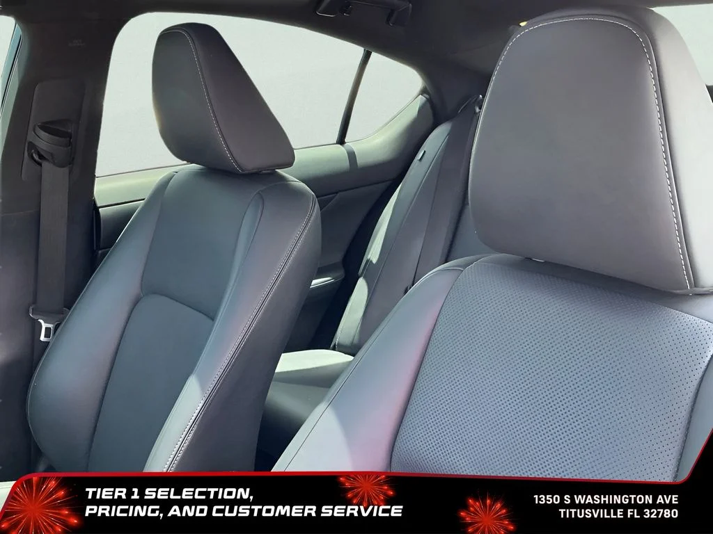 Used 2023 White Lexus 300 image 32