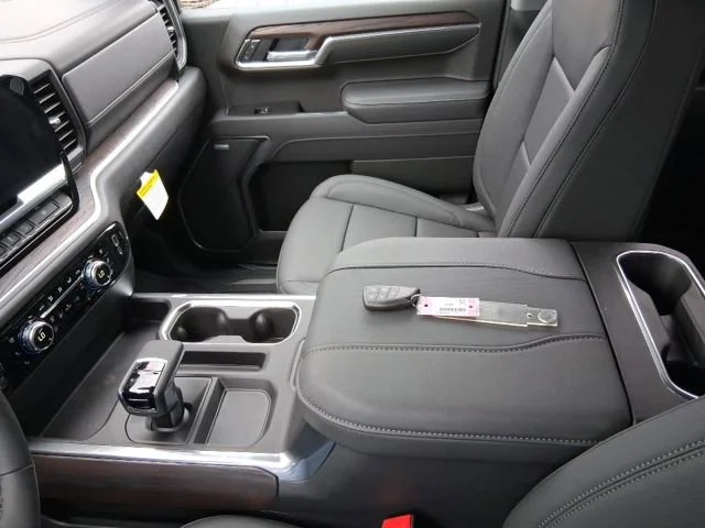 2026 GMC Sierra 1500 SLT - Photo 12