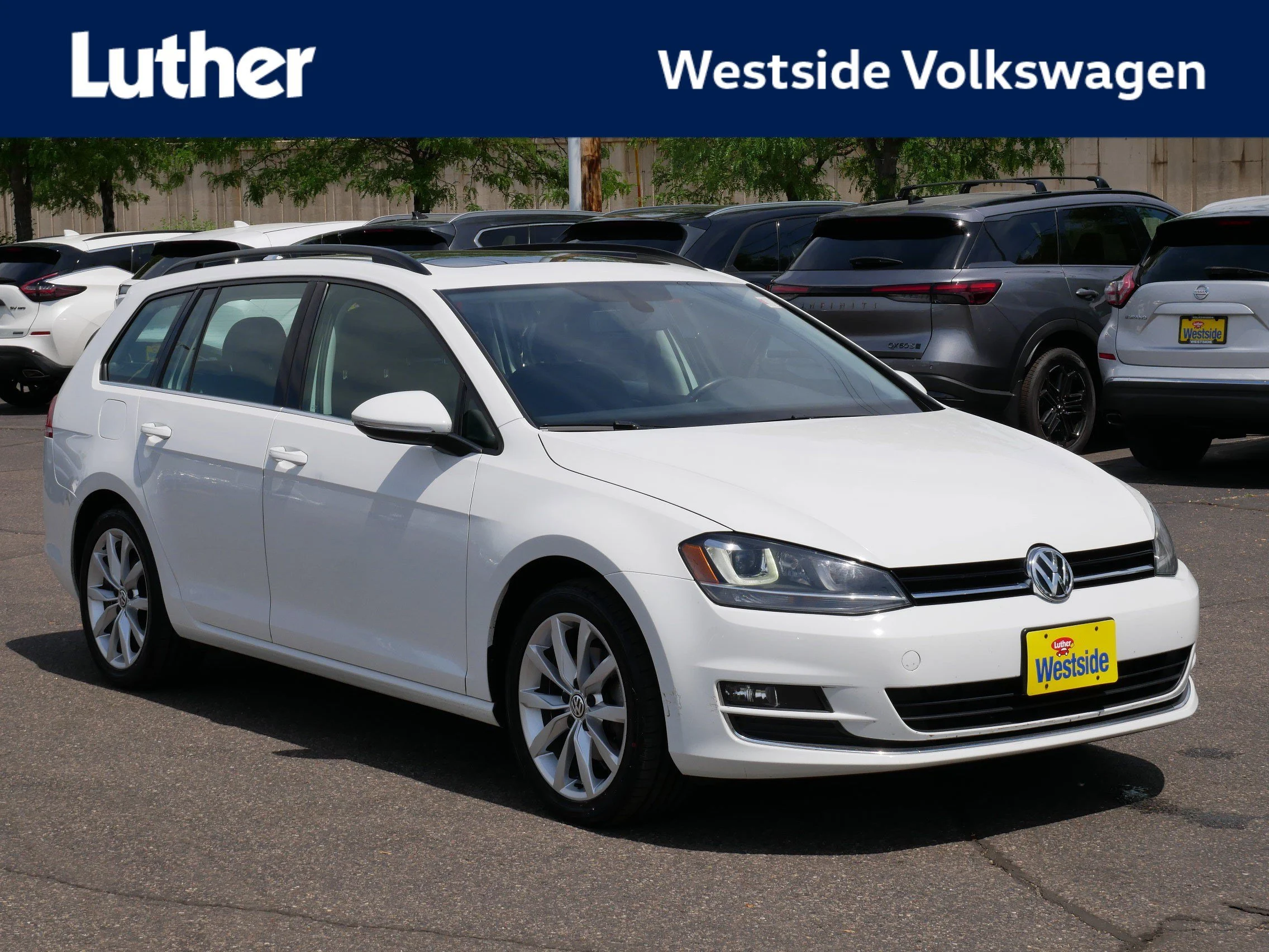 2016 Volkswagen Golf SportWagen TSI SE's photo