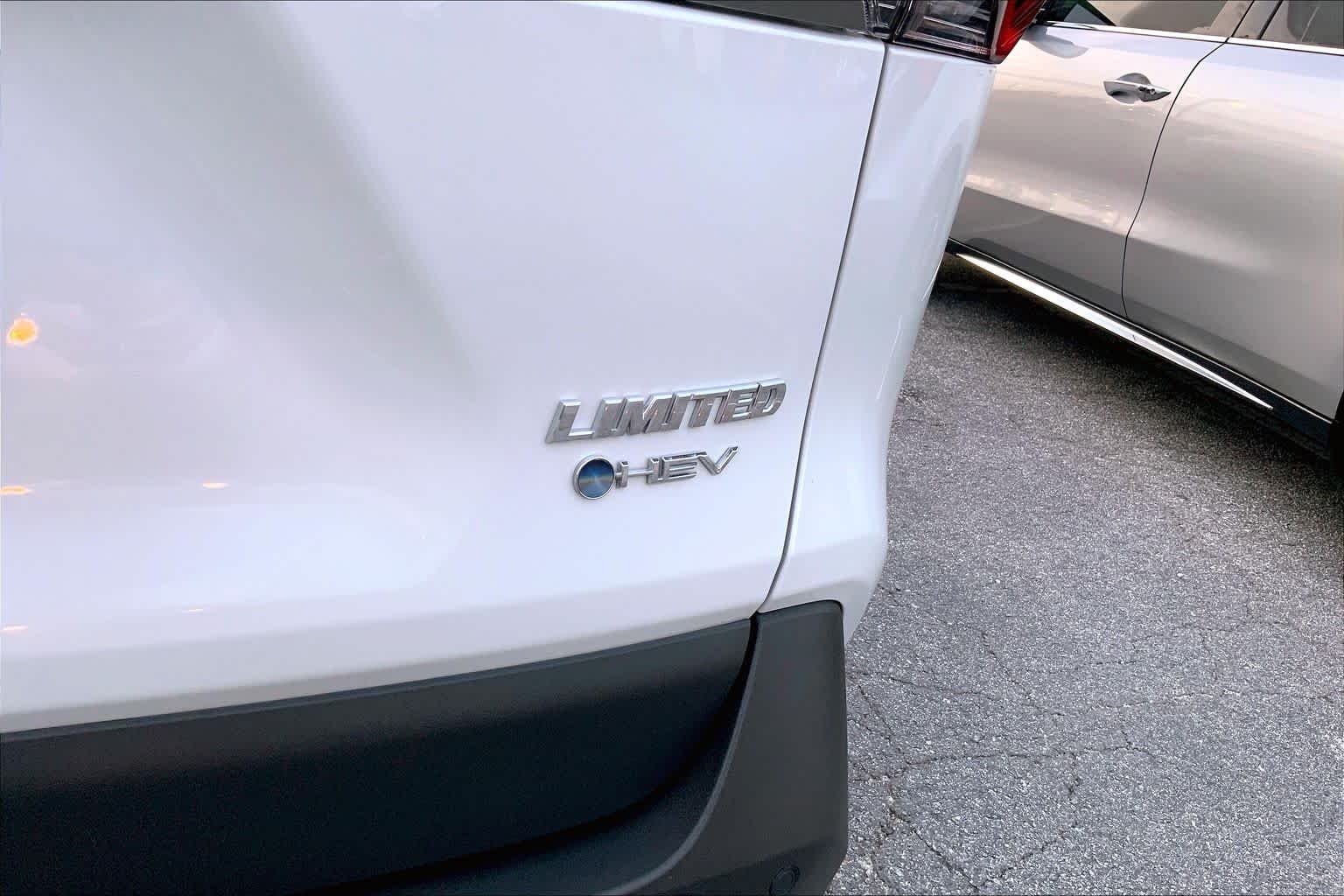 Used 2025 Wind Chill Pearl Toyota Hybrid Limited image 9