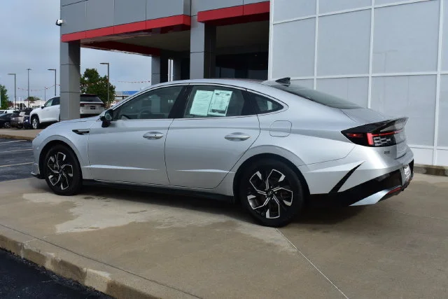 Used 2025 Silver Hyundai SEL image 7