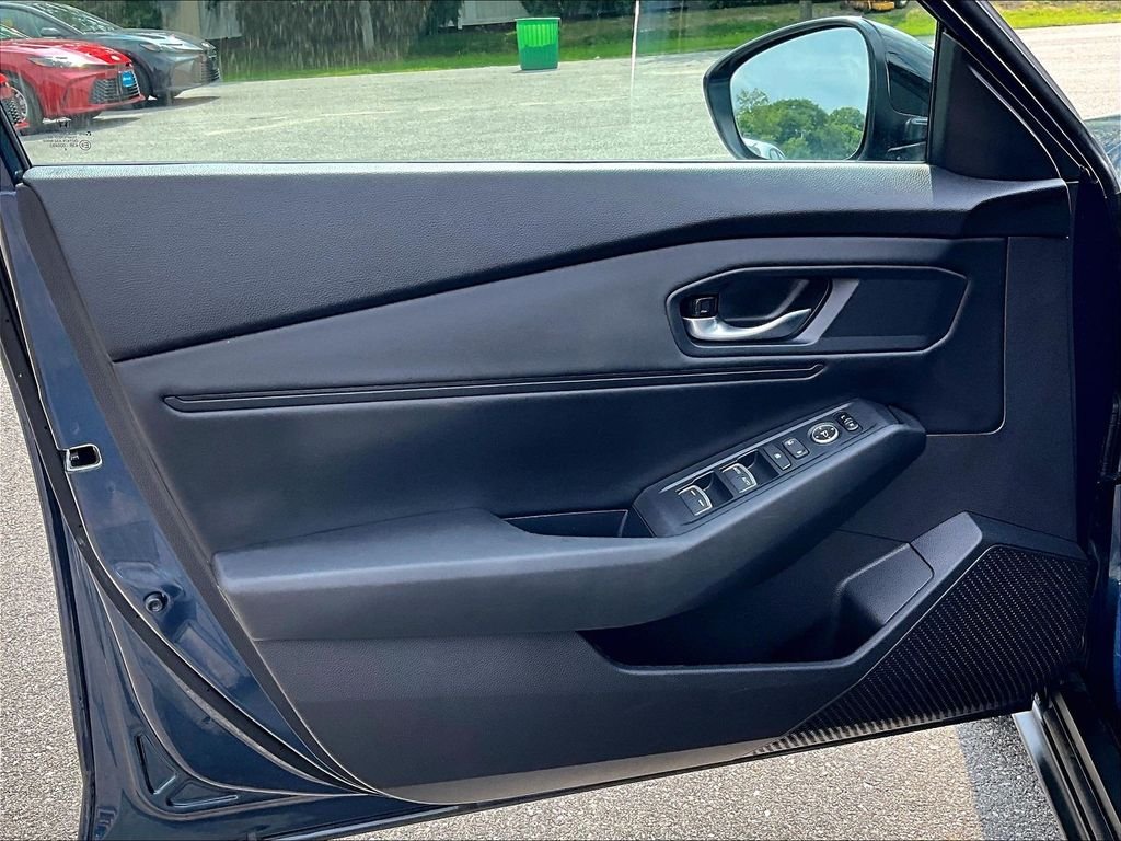 Used 2025 Blue Honda SE image 9