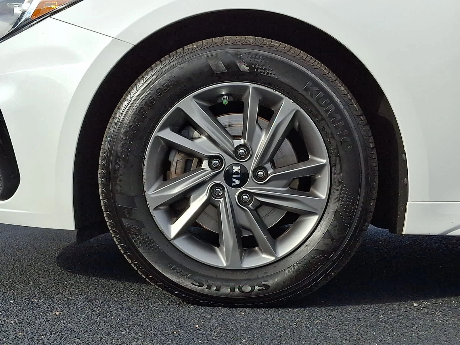 Used 2019 Snow White Pearl Kia LX image 9