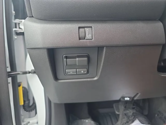 Used 2026 Summit White Chevrolet LT image 27