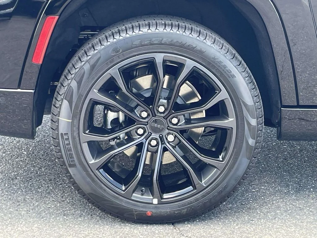 New 2026 High Gloss Black Jeep Summit Reserve image 13