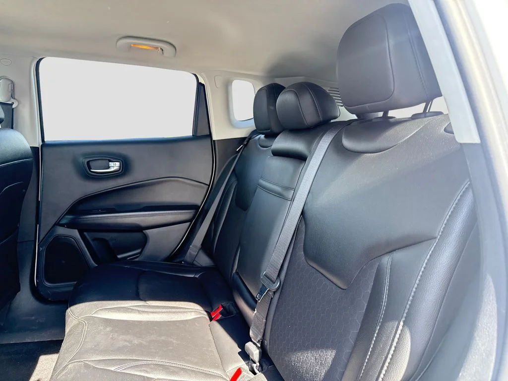 Used 2018 White Jeep Latitude image 22