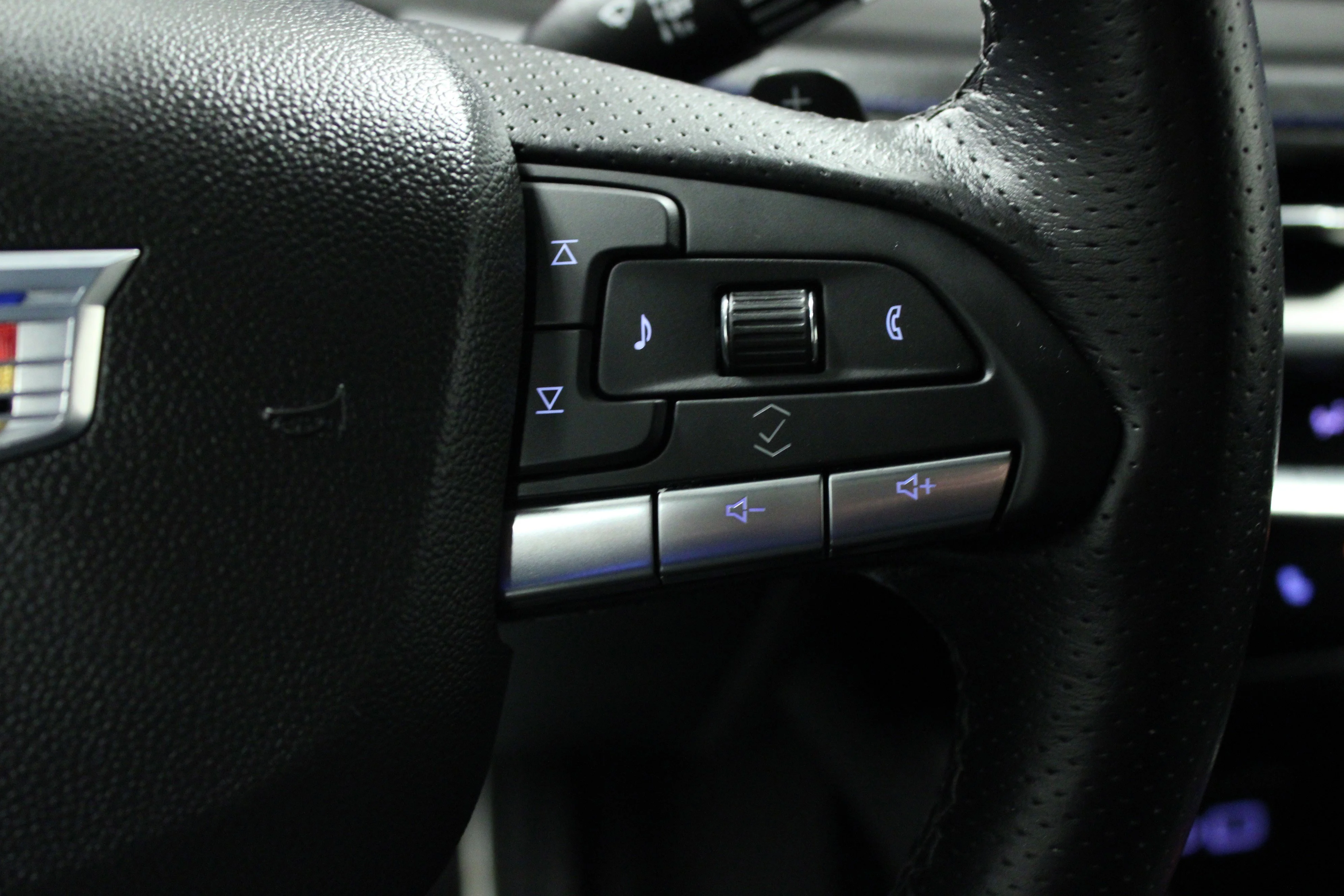 Used 2024 Crystal White Tricoat Cadillac Sport image 21