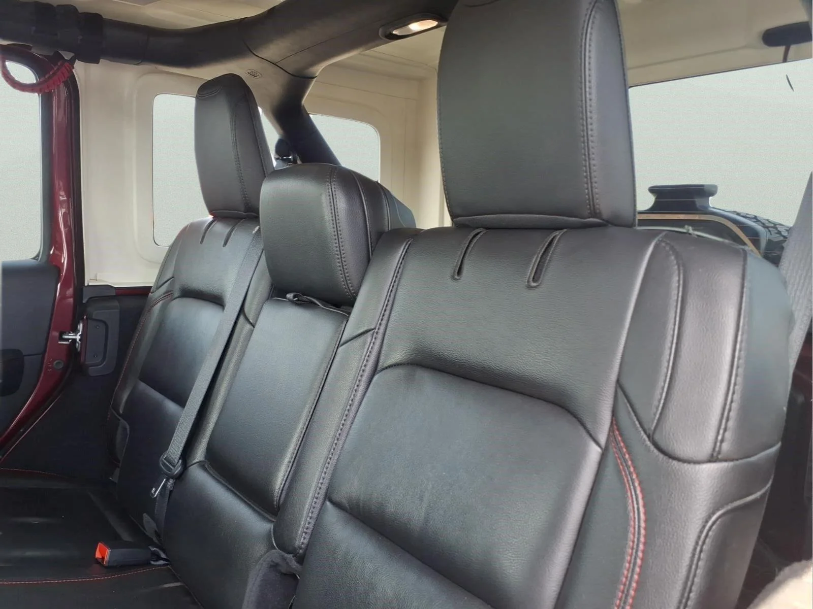 Used 2021 Snazzberry Pearlcoat Jeep Unlimited Rubicon image 4