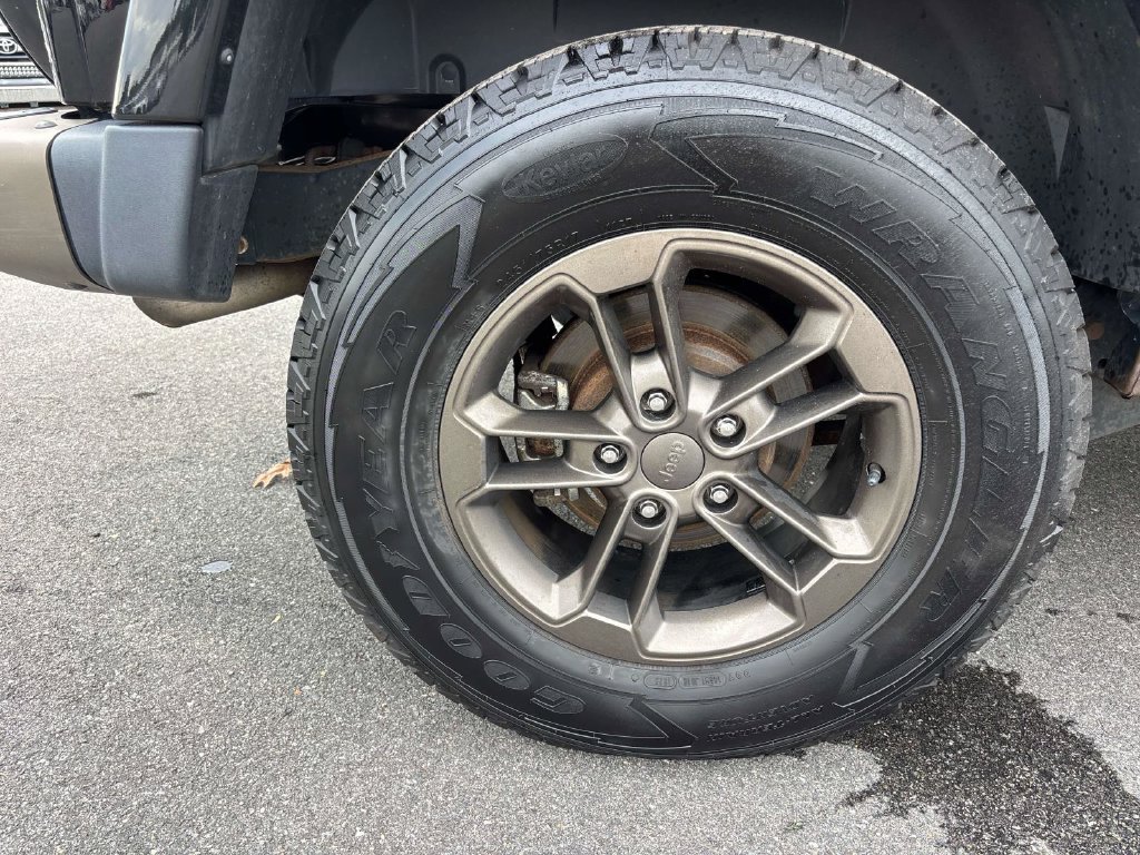 Used 2016 Black Jeep Unlimited Sahara image 30