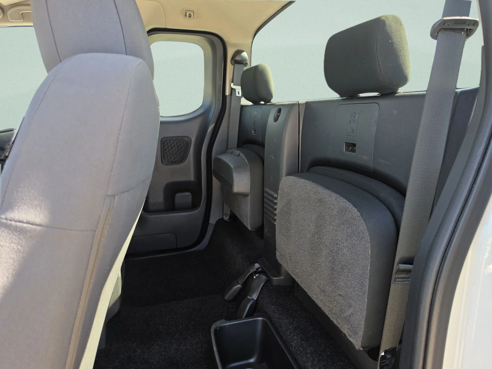 Used 2022 White Nissan S image 17