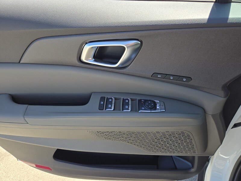New 2026 Snow White Pearl Kia EX image 10