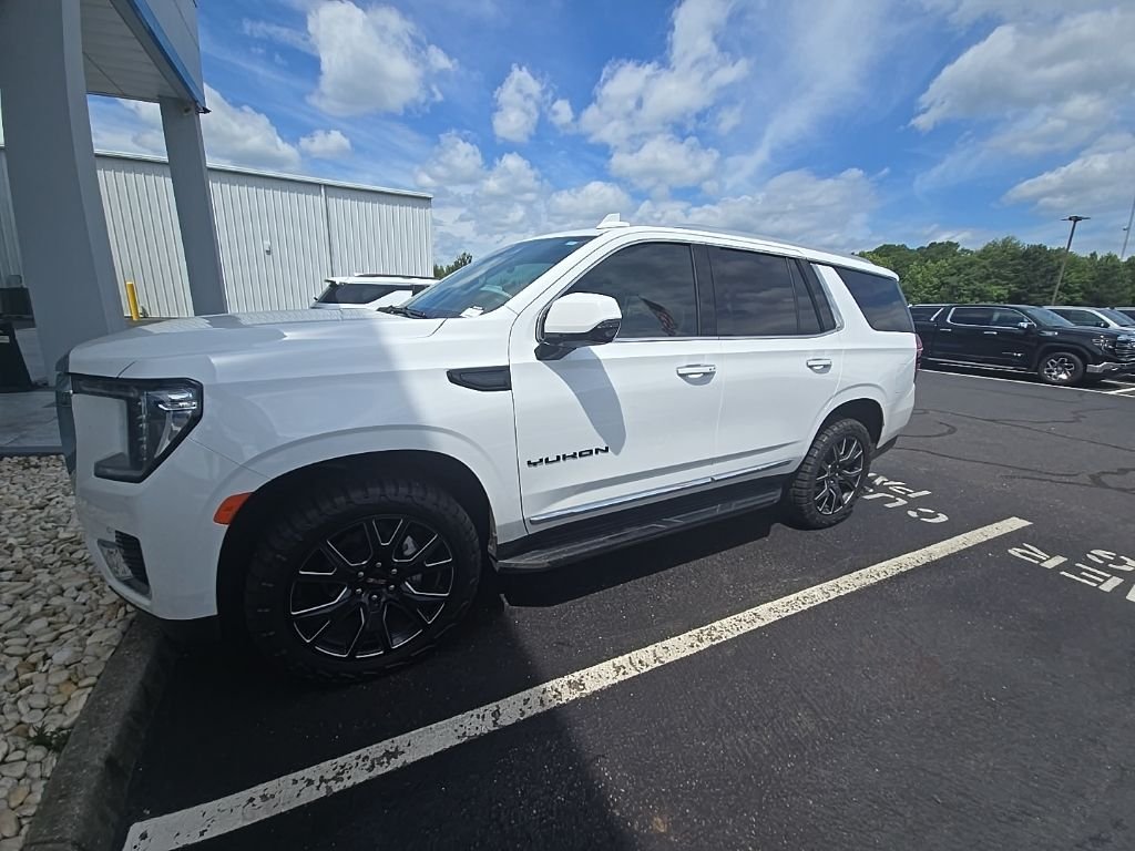Used 2024 White GMC SLT image 1