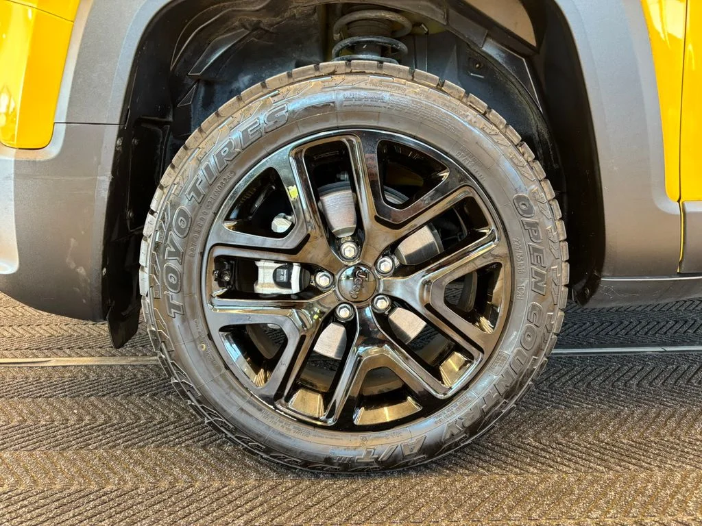 Used 2017 Yellow Jeep Latitude image 11