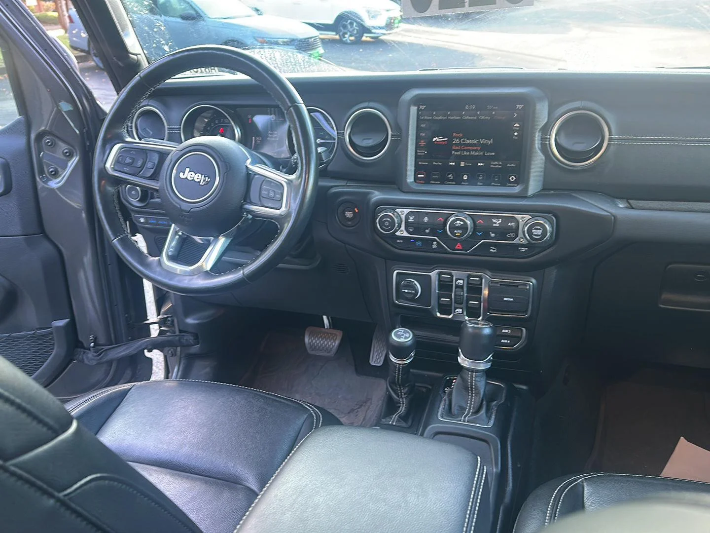 Used 2022 Granite Crystal Metallic Clearcoat Jeep Unlimited Sahara image 15