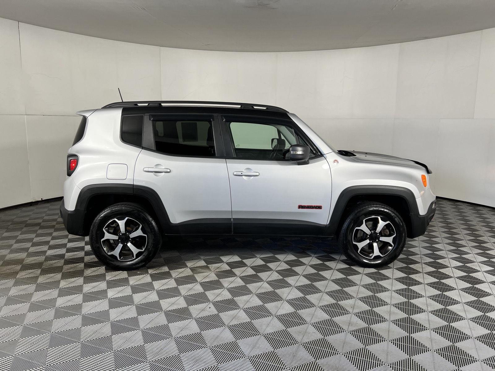 Used 2021 Glacier Metallic Clearcoat Jeep Trailhawk image 8