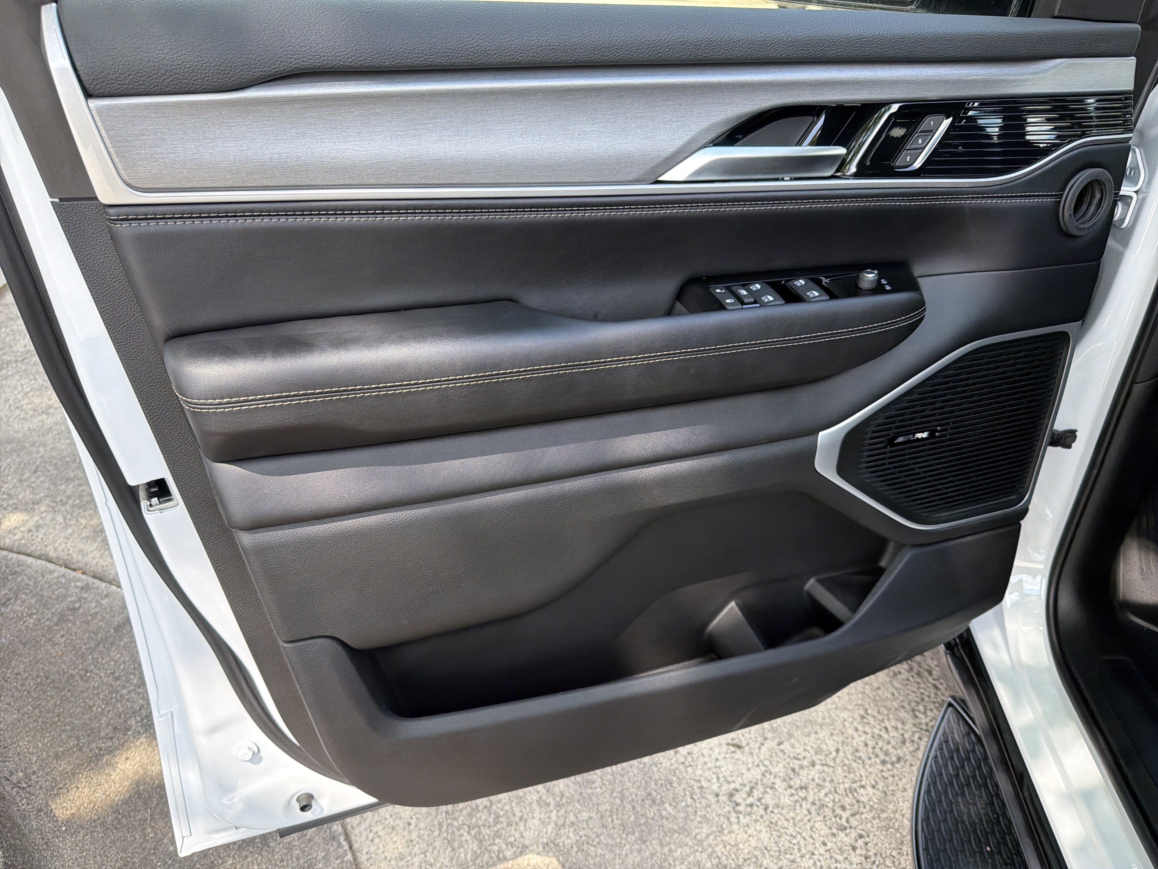 New 2026 Bright White Clearcoat Jeep Base image 10