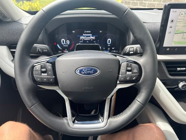 New 2026 Star White Metallic Tri-Coat Ford Platinum™ image 21
