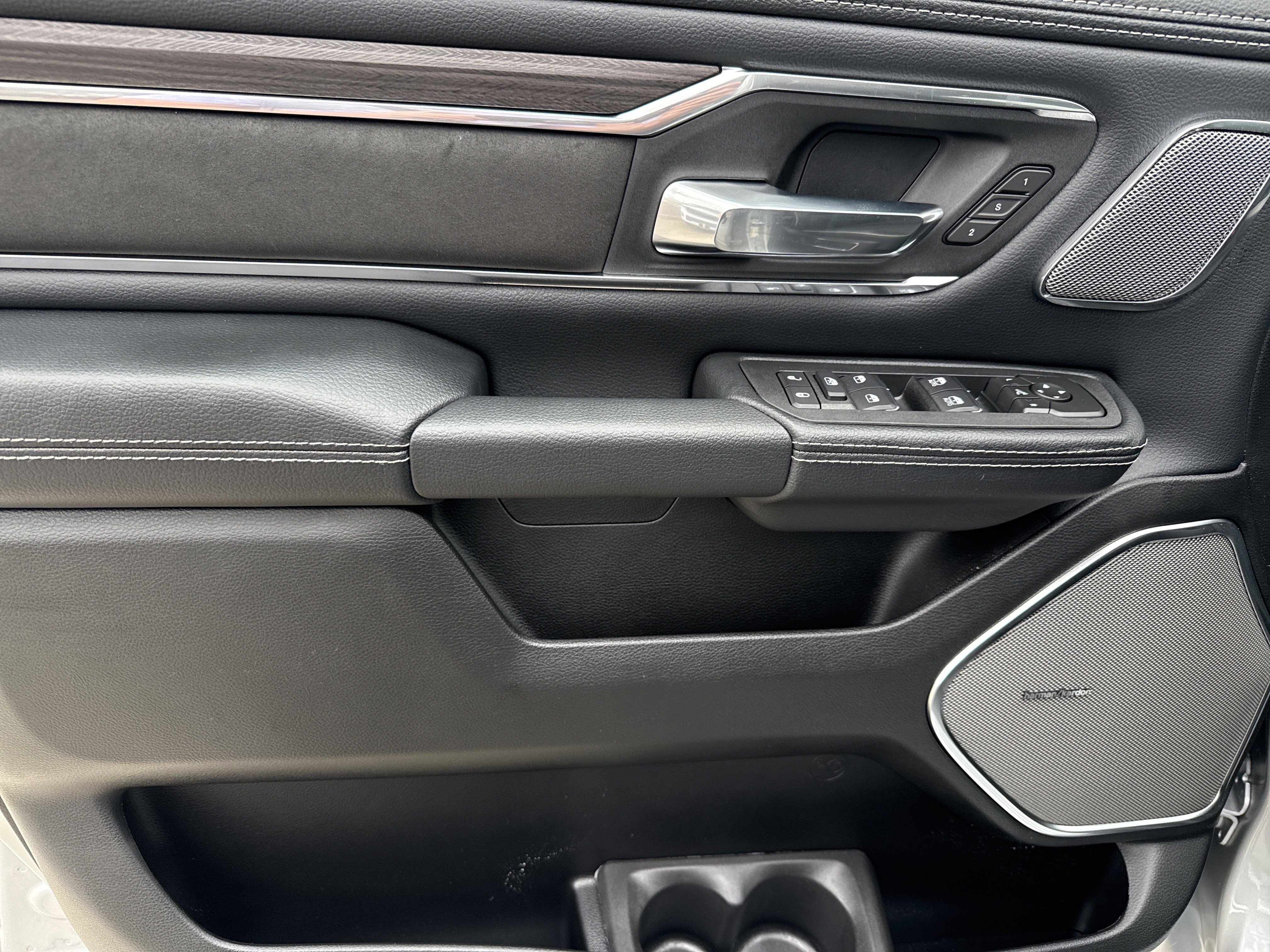 New 2026 Silver Zynith Exterior Paint RAM Laramie image 10