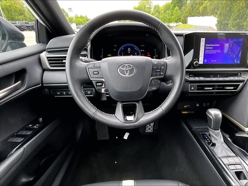 Used 2025 White Toyota SE image 17