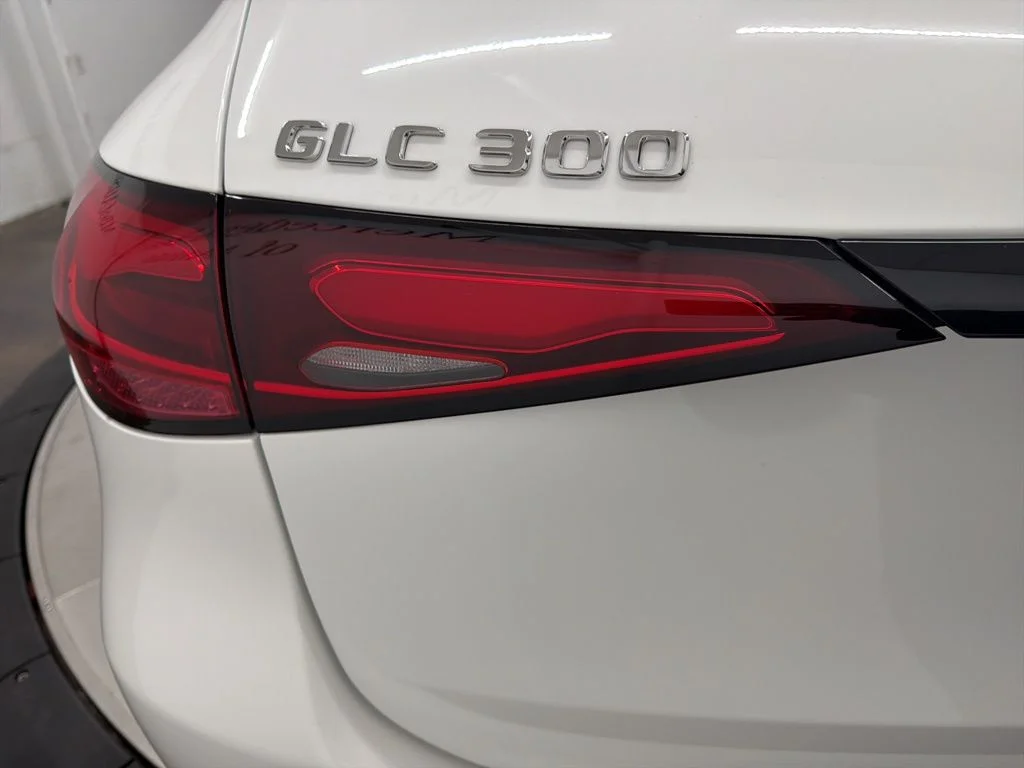 Used 2026 White Mercedes-Benz GLC 300 image 11