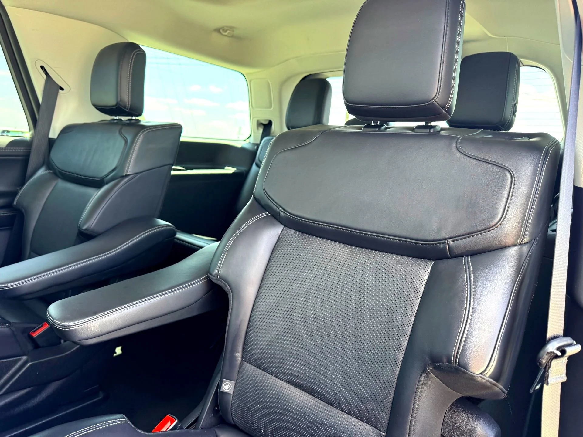 Used 2025  Ford Platinum image 18