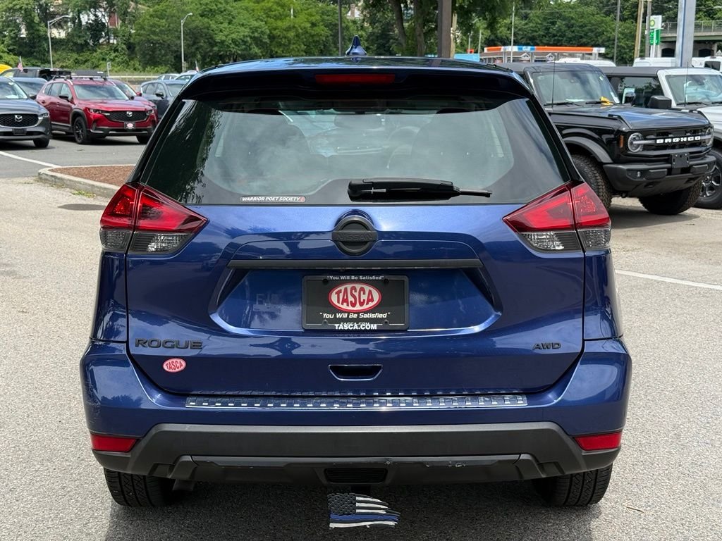 Used 2018 Blue Nissan S image 9