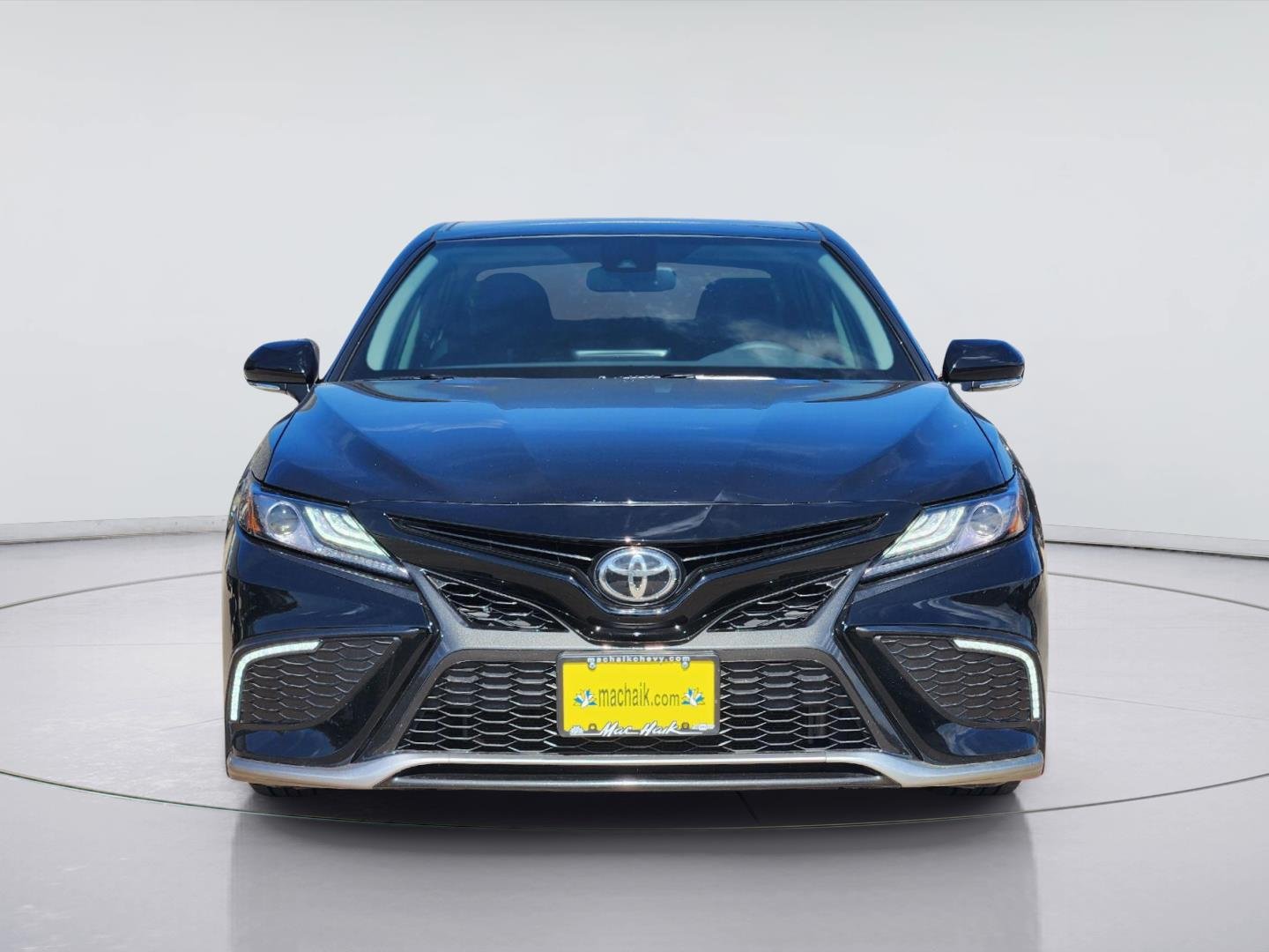 2022 Toyota Camry photo 2 of 33