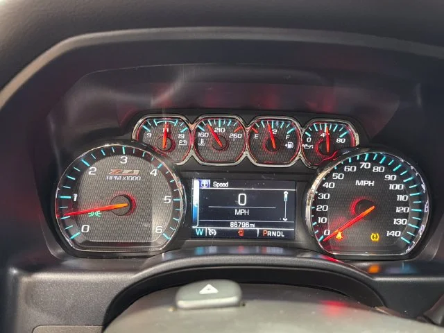 Used 2018 SUMMIT WHITE Chevrolet LT image 22