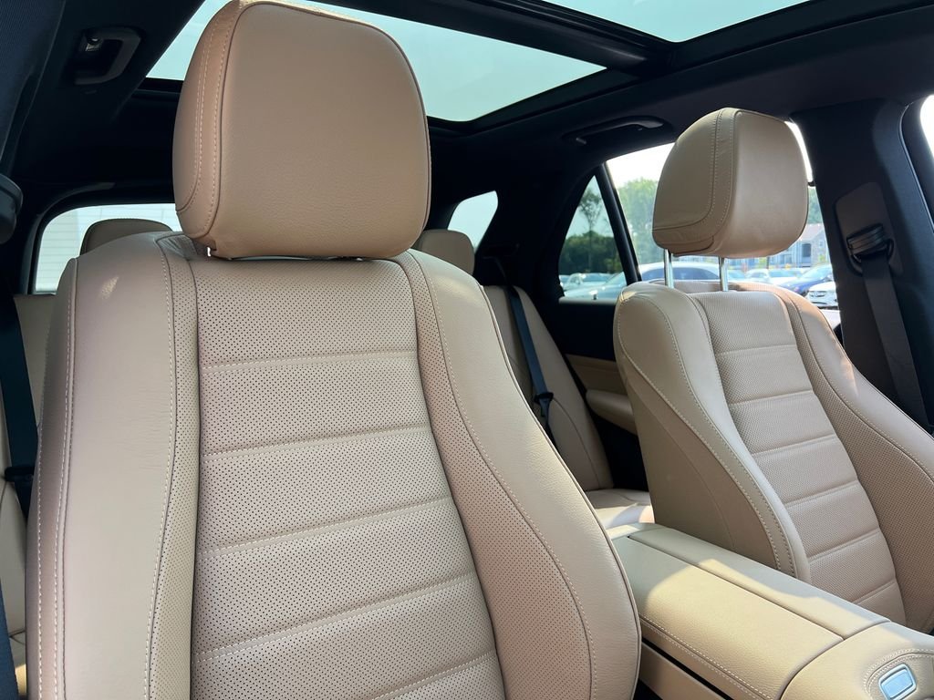 New 2026 MANUFAKTUR Moonlight White Metallic Mercedes-Benz GLE 350 image 28
