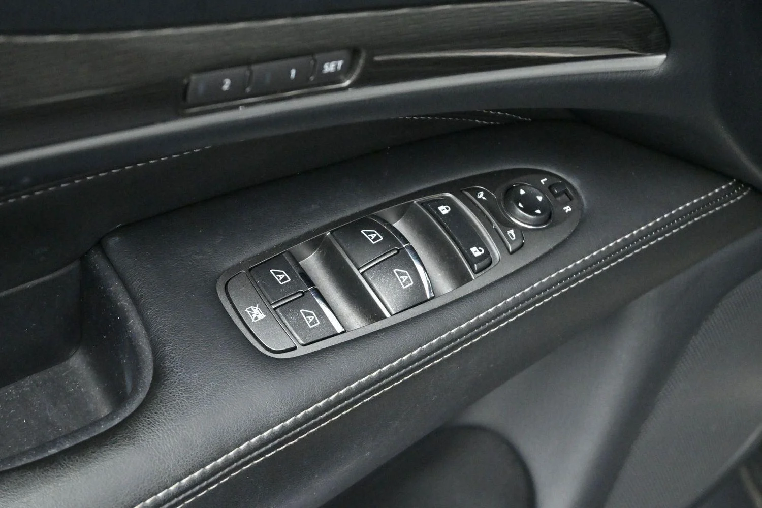 Used 2019 Hermosa Blue INFINITI LUXE image 10