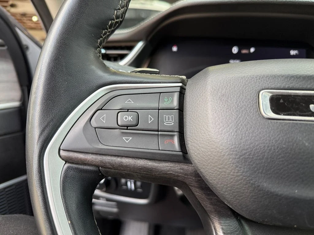 Used 2022 Silver Jeep Limited image 24