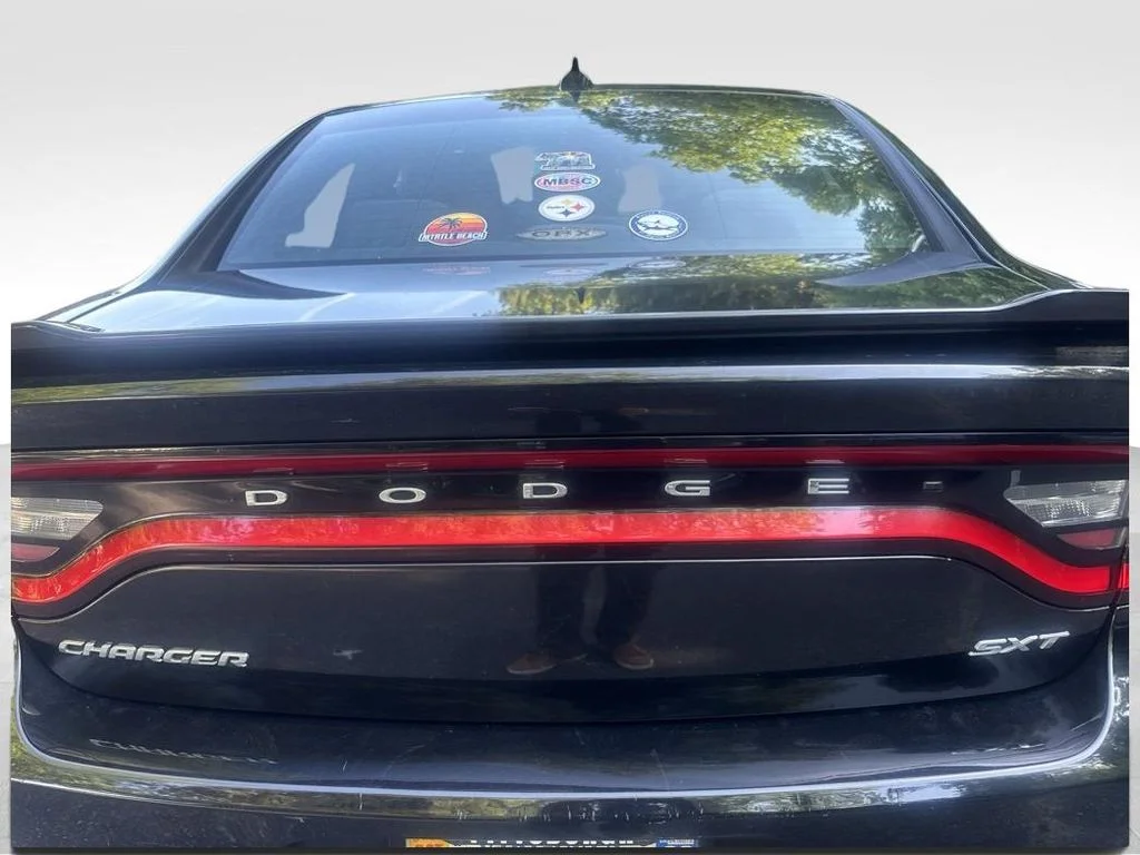 Used 2016 Black Dodge SXT image 41