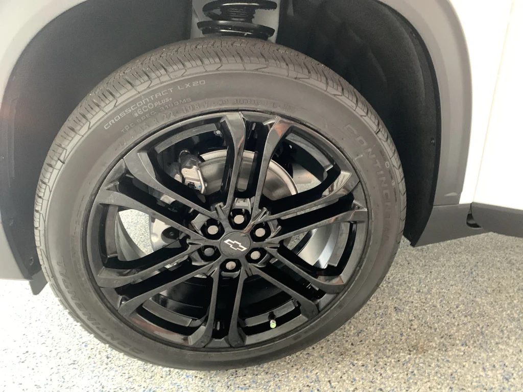 2027 Chevrolet Traverse LT - Photo 32