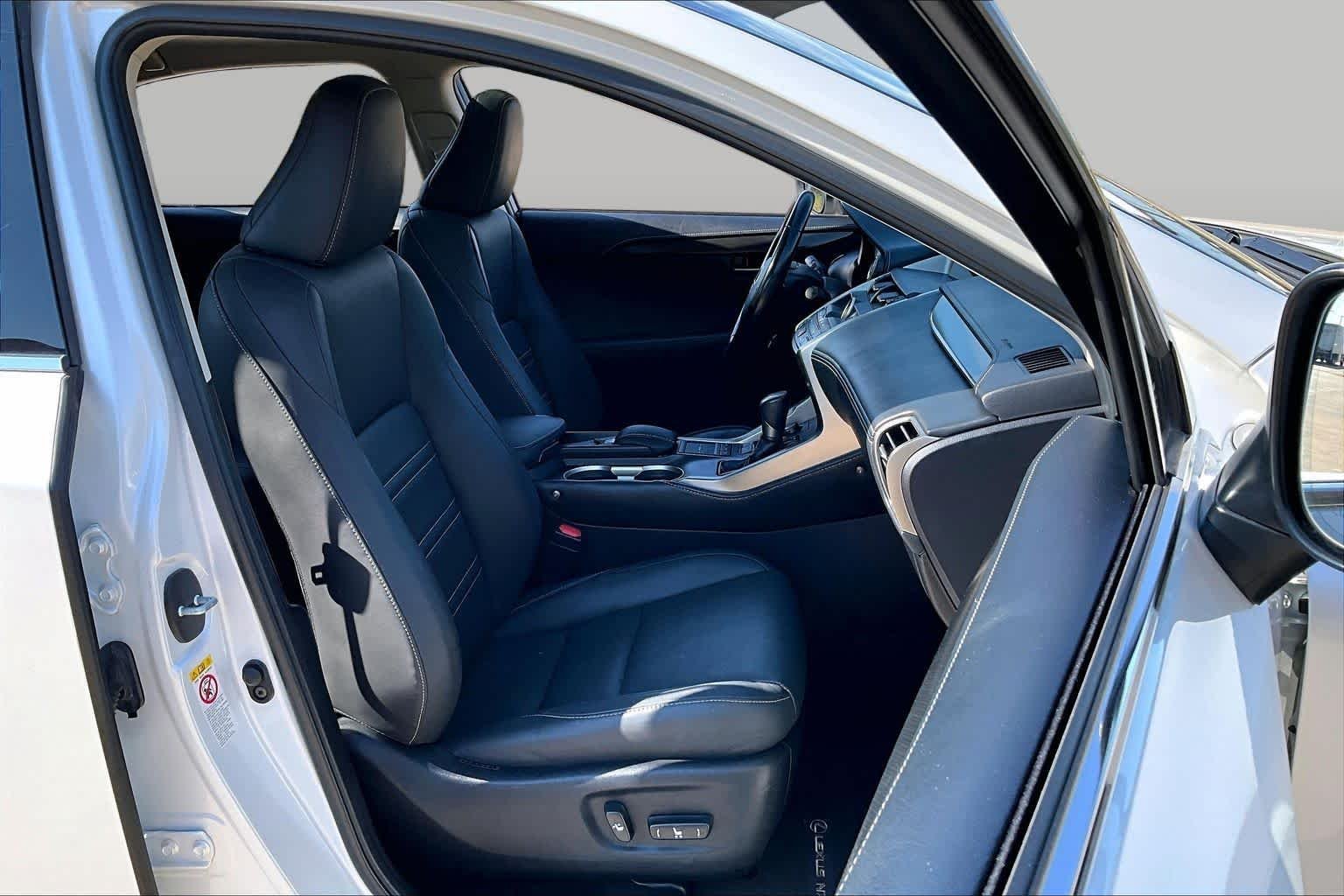 Used 2017 Eminent White Lexus  image 9